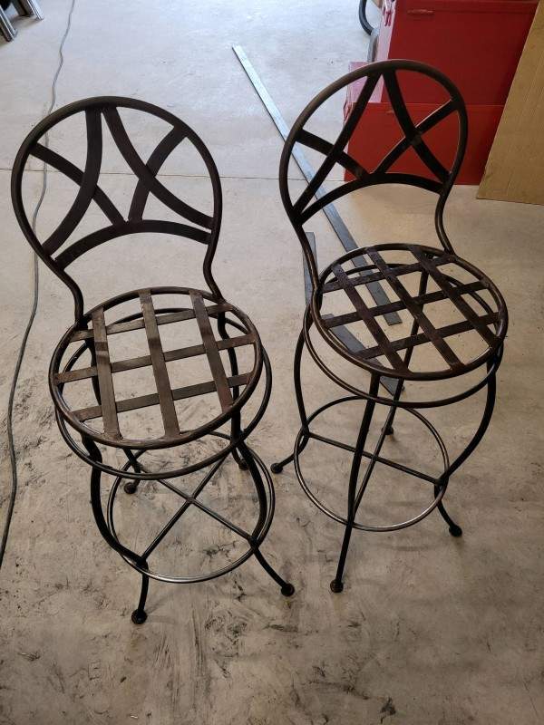 Restauration complète de l’assise et renfort de la structure pour redonner une seconde vie à du mobilier artisanal de caractère