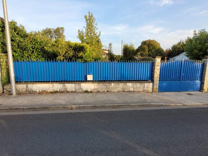 Une protection durable et colorée pour un extérieur sécurisé et personnalisé