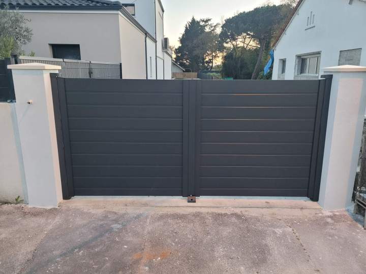 Design moderne, robustesse et finition soignée pour une entrée sécurisée et élégante